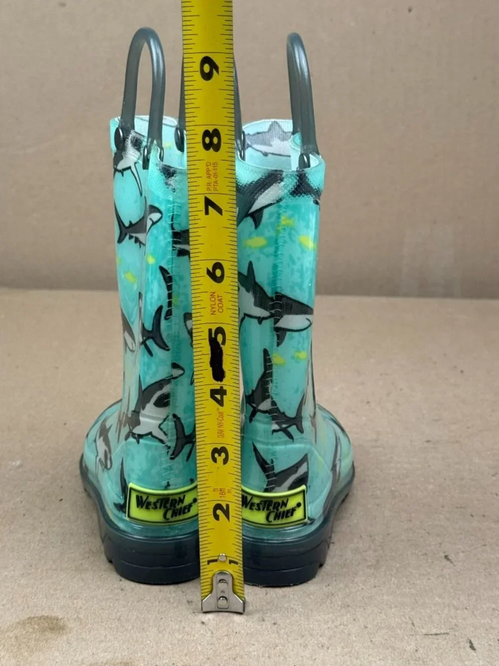 Western Chief Boys Shark Light In Heels Size 7 Green Pull-On Waterproof